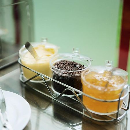 Amaris Hotel Embong Malang - Surabaya Buitenkant foto